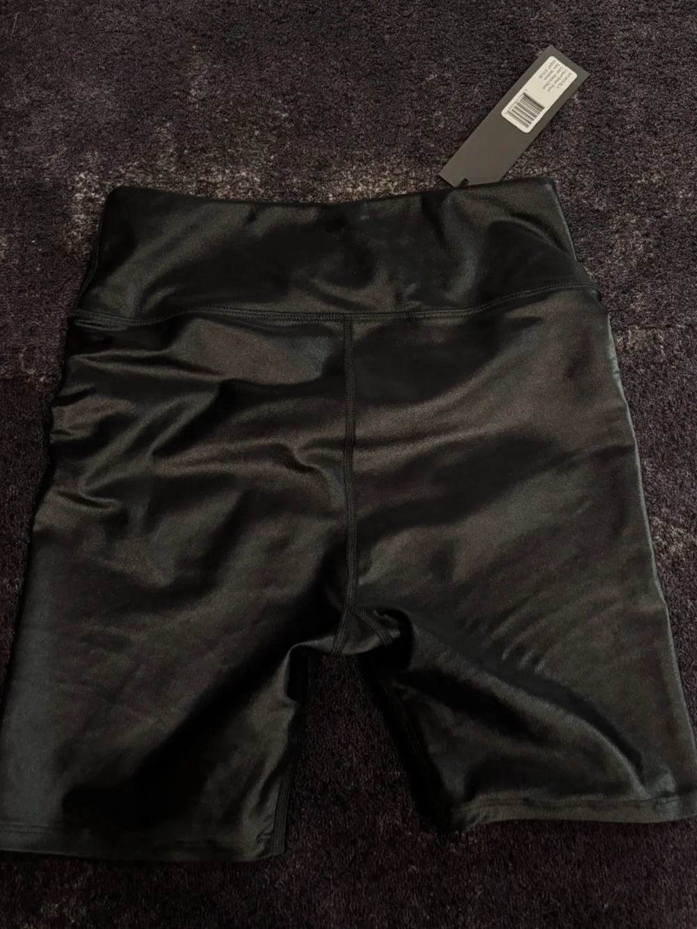 Noli Yoga Liquid Biker Short – Black Gloss - Picture 4 of 5